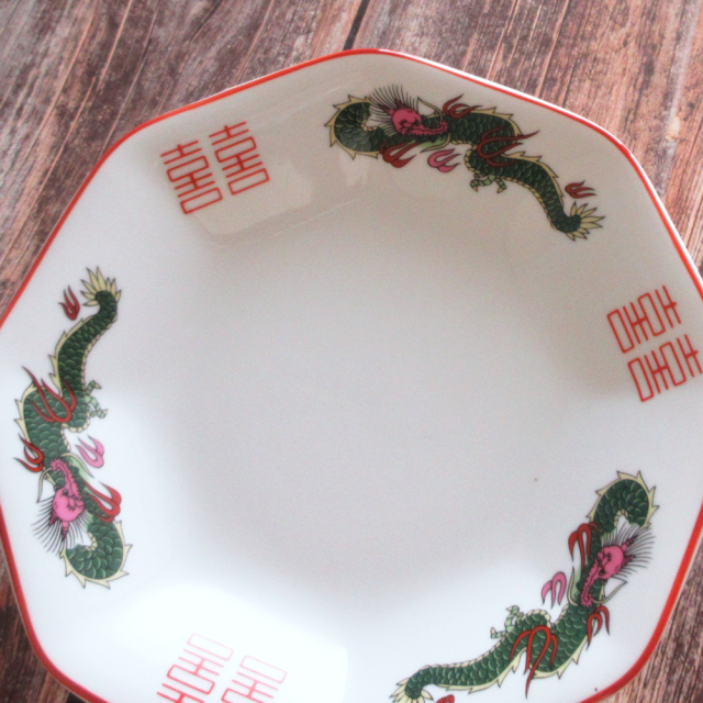 三つ竜八角皿 寄り