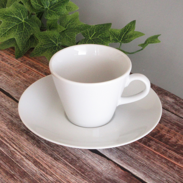 ホテル スタンダード カップソーサー 斜め