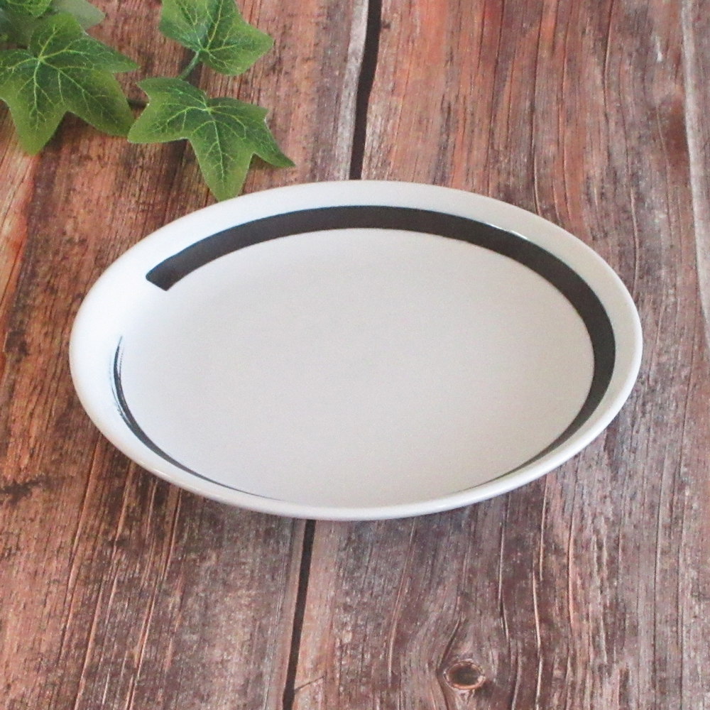 黒刷毛目ライン メタ玉19cm皿 斜め上