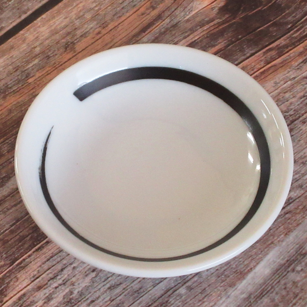 黒刷毛目ライン メタ玉10cm深皿 アップ