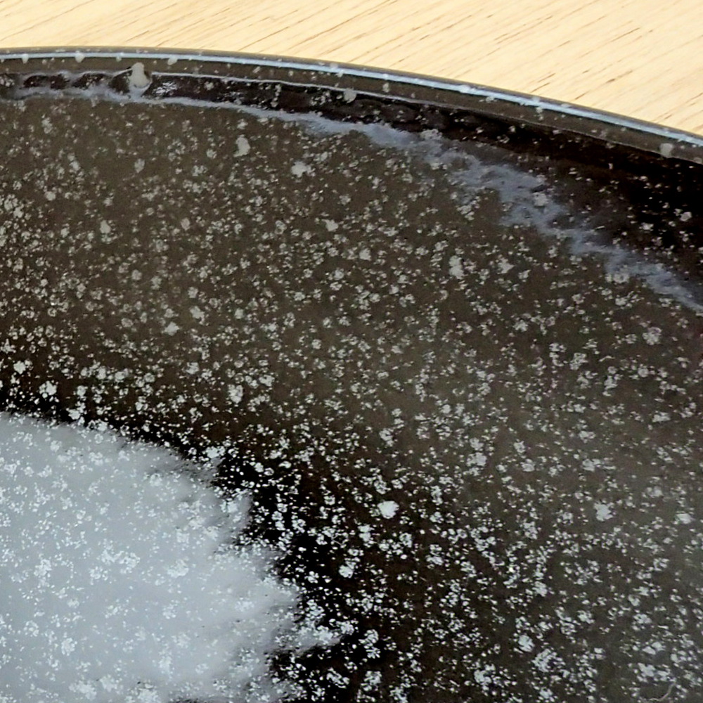 黒中華 黒御影 メタ玉28cm皿 生地アップ